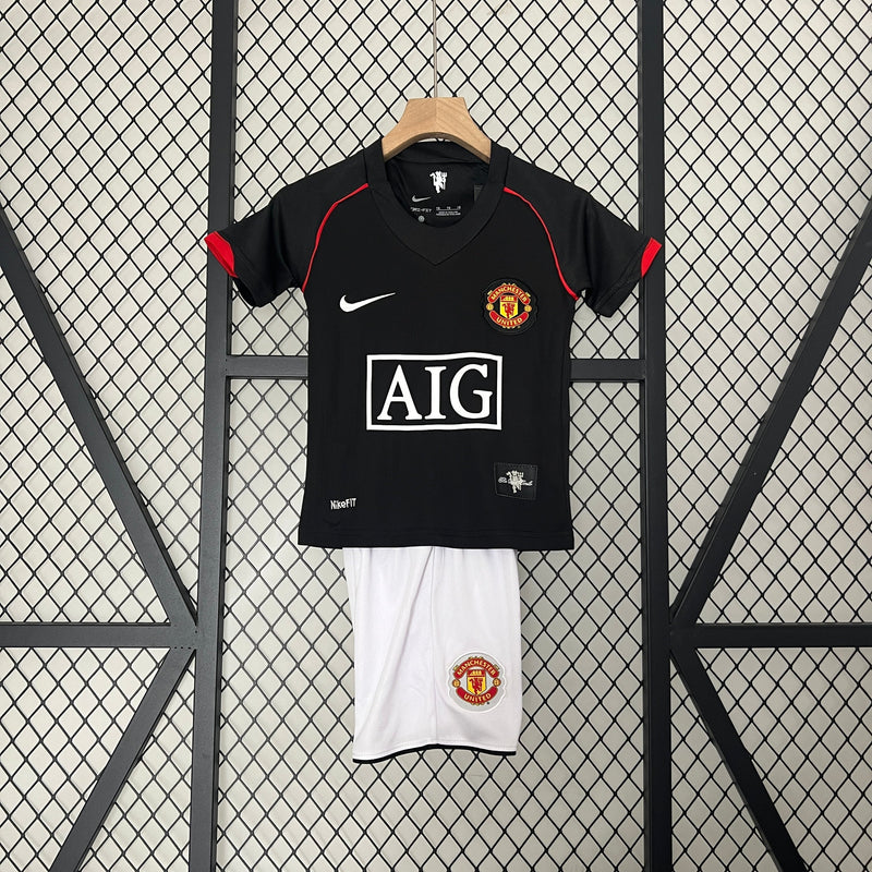 MANCHESTER UNITED BLACK 07/08 CHILDREN'S SET (RETRO)